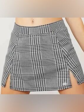 Alo Yoga Houndstooth Plaid Mini Skirt Skort Front Slits Black & White size Large